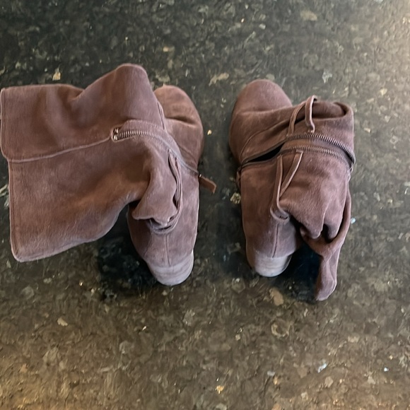 Violet and Red women’s boots, size 8.5 - Picture 4 of 7